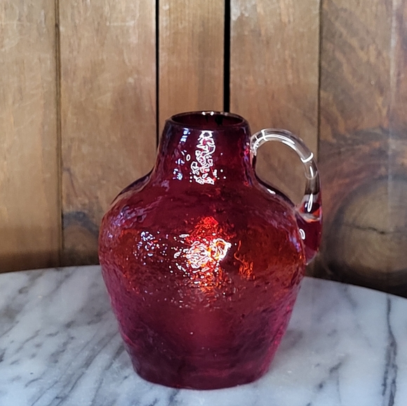 Elegant Red Glass Vase - Picture 15 of 16